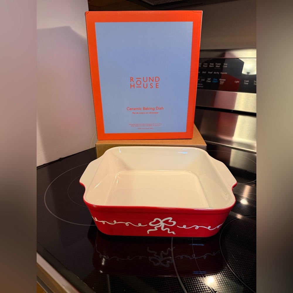 In The Roundhouse Ceramic Baking Dish Red Bow Pattern Stoneware 64 oz Capacity